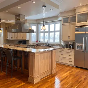  Villa Manotick Canada