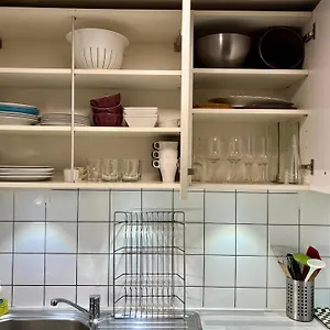 2 Bedroom Flat In Heart Of Eaux-vives Genève